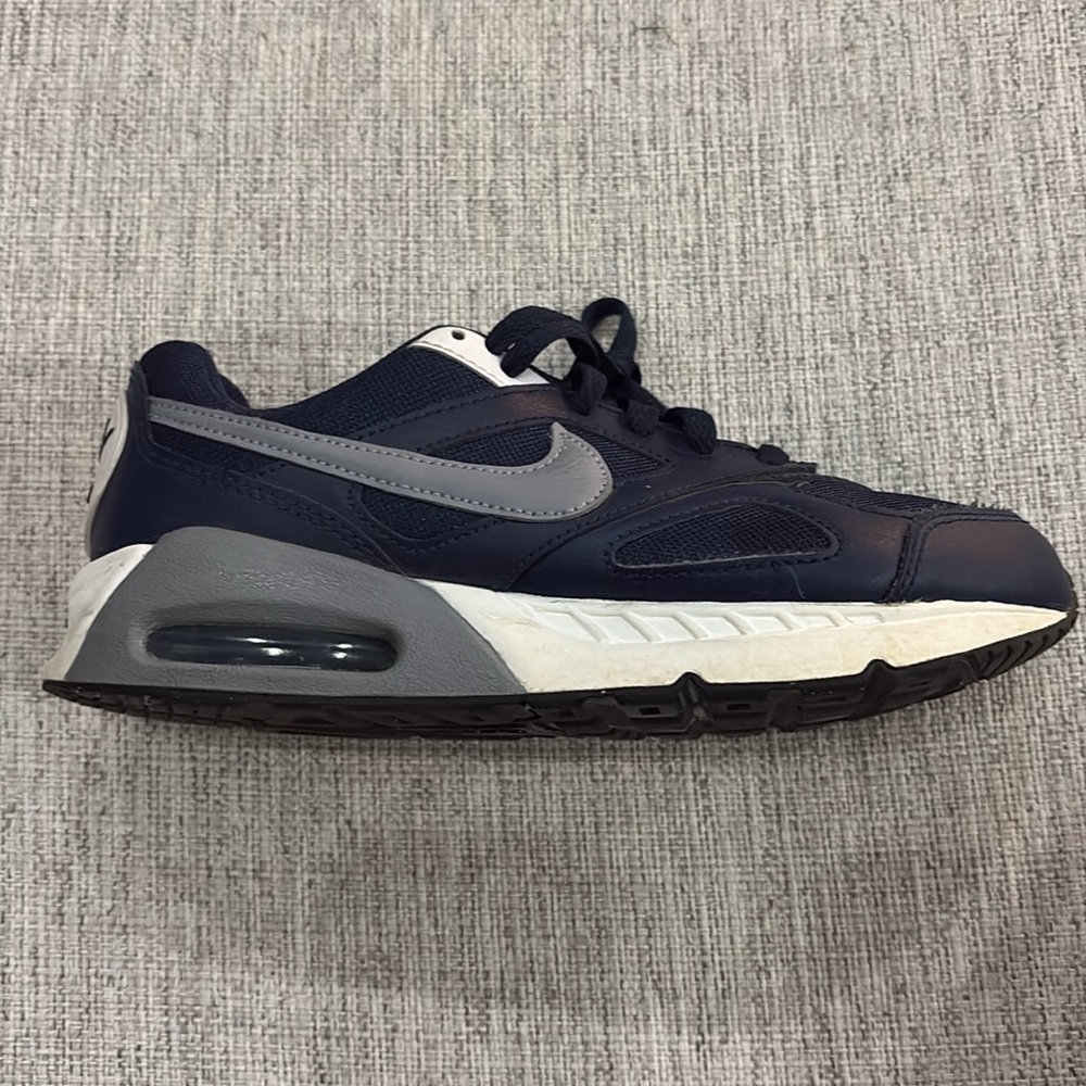 Boys Size 4.5 Nike Air Max Navy, White and Grey

Gently Used